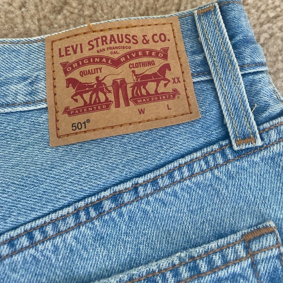 Vintage Levi shorts. Size 26 - Picture 5 of 8
